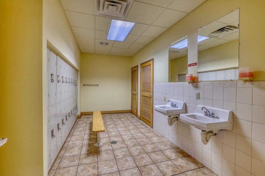 More Photos Of 14 Harris Bushville Rd, Monticello Medical For Sale