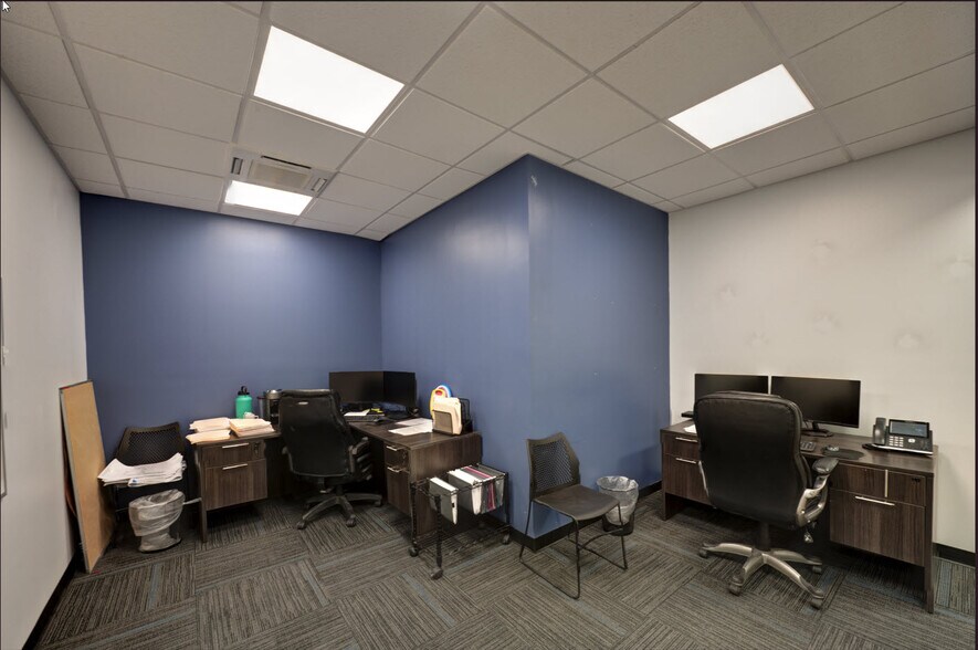 More Photos Of 77 Marine St, Farmingdale Manufacturing For Sale