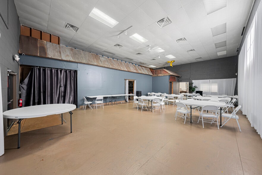 More Photos Of 205 N Race St, Glasgow Storefront Retail Office For Sale