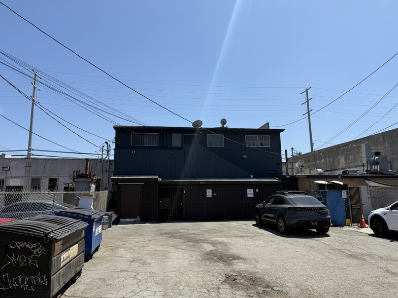 More Photos Of 10939 Venice Blvd, Los Angeles Bar For Sale