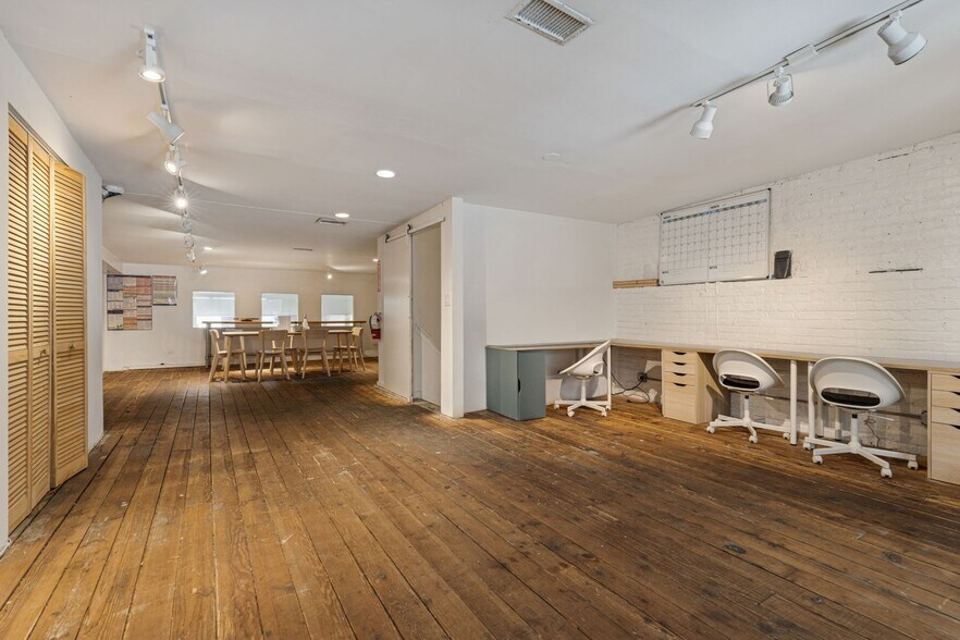 More Photos Of 942-944 W Huron St, Chicago General Retail For Sale