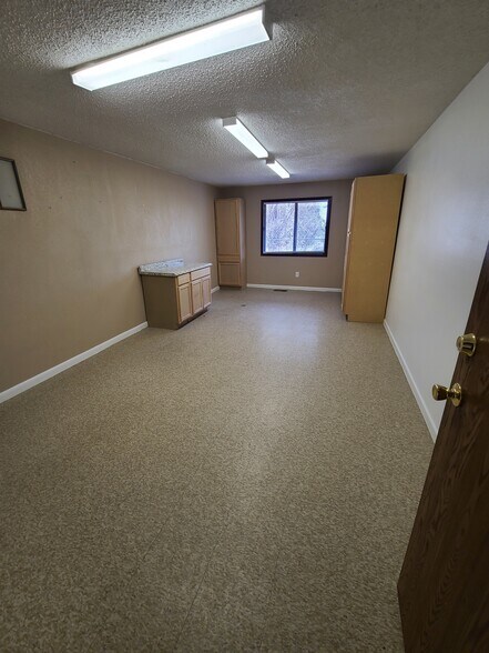 More Photos Of 620 Miller Ct, Lakewood Freestanding For Lease