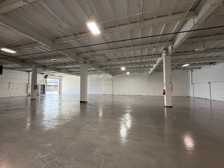 More Photos Of 2566 Borough Pl, Woodside General Retail For Lease