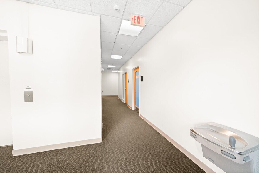More Photos Of 140 N Franklin St, Holbrook Office For Sale