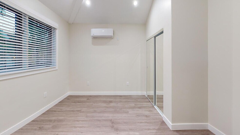 More Photos Of 1140 W 25th St, Los Angeles Multifamily For Sale