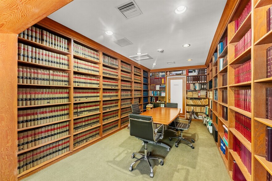 More Photos Of 525 N Harbor City Blvd, Melbourne Office For Sale