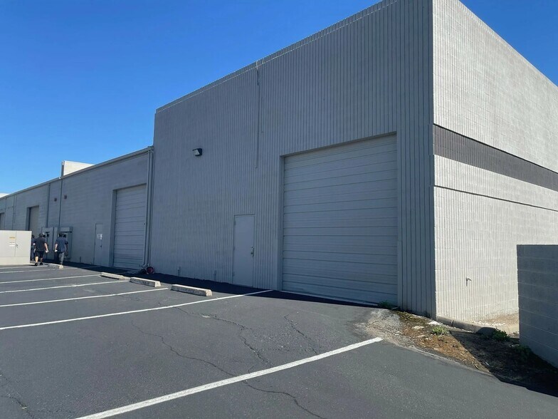 More Photos Of 110-122 S Southgate Dr, Chandler Warehouse For Lease