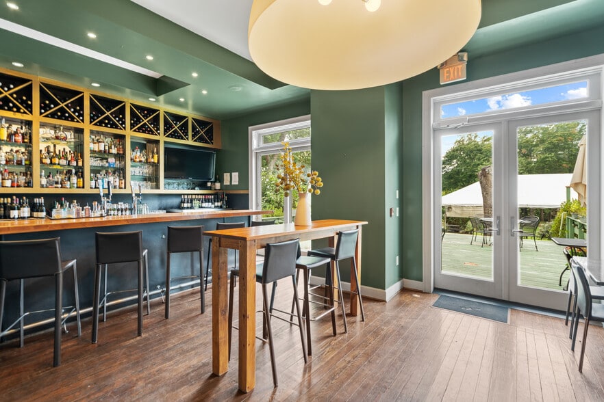 More Photos Of 675 Zachary Taylor Hwy, Flint Hill Hospitality For Sale