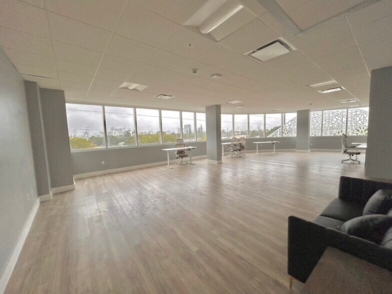 More Photos Of 500 N Dixie Hwy, Hallandale Beach Medical For Lease