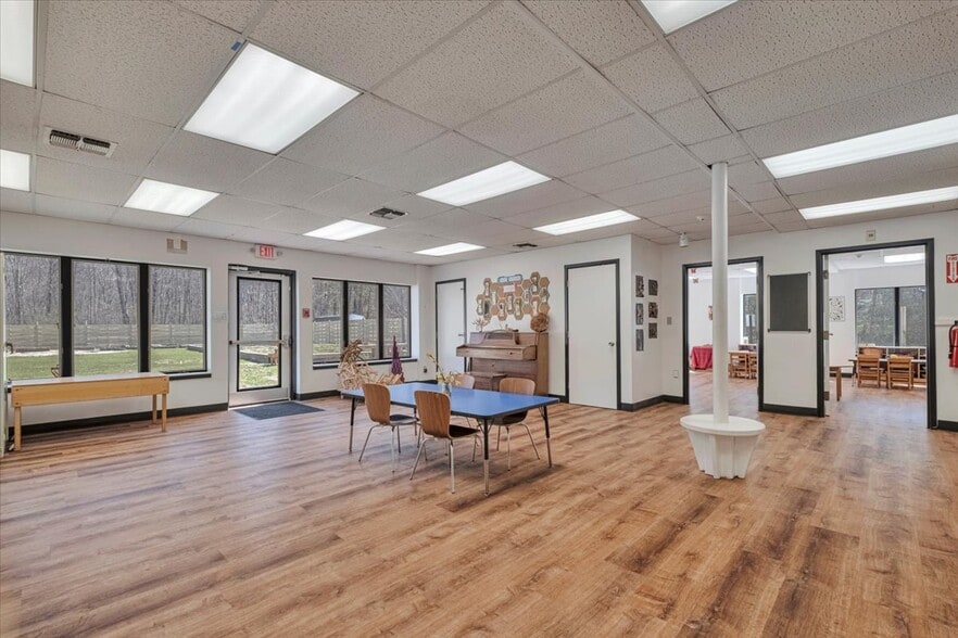 More Photos Of 4 Glenna Dr, Carmel Specialty For Sale