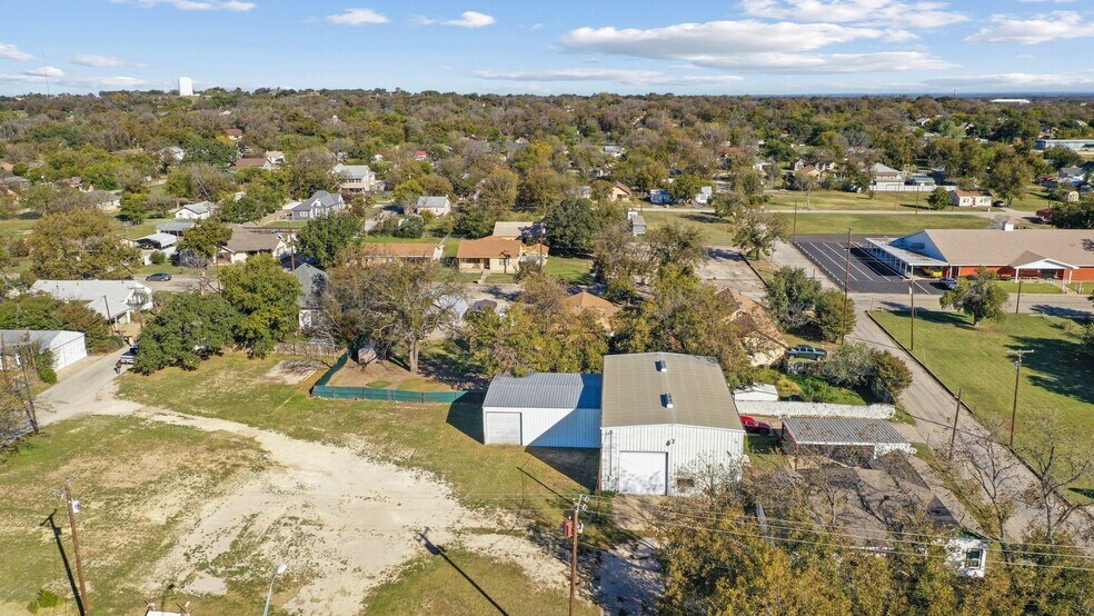More Photos Of 503 W Central Ave, Comanche Warehouse For Sale