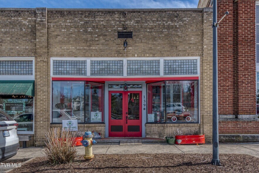 More Photos Of 139 Town Square St, Glade Spring Restaurant For Sale