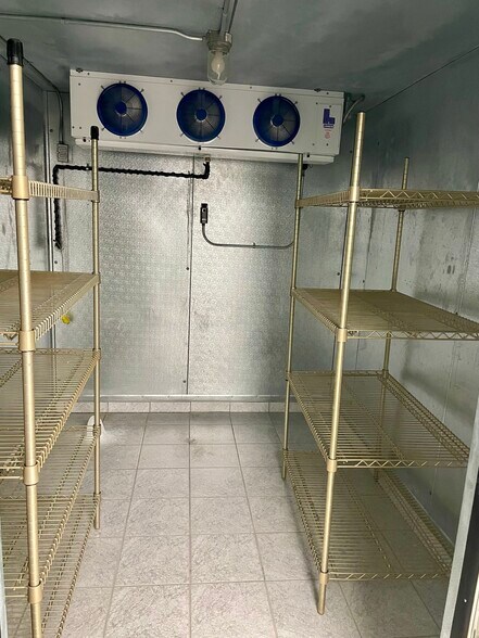 More Photos Of 2390 Highway 93, Hollister Service Station For Lease