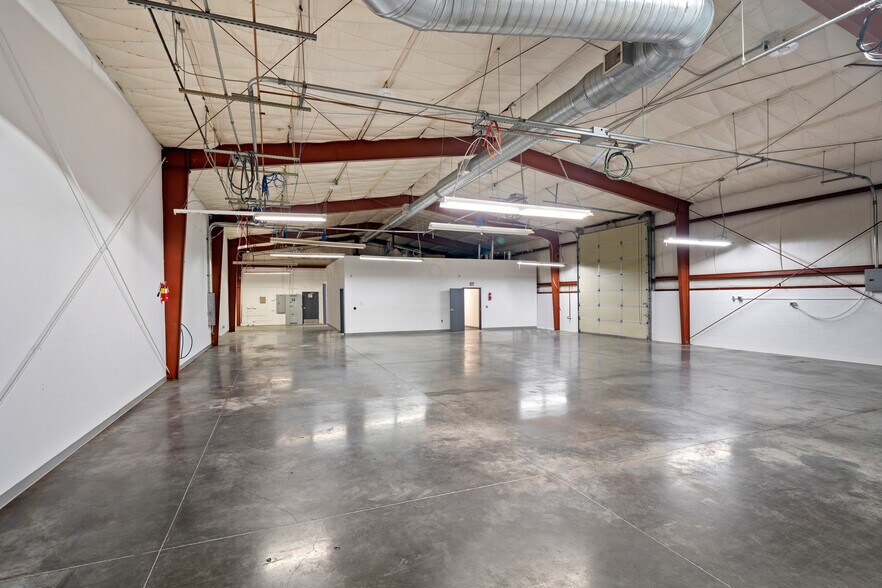 More Photos Of 13735 SW Galbreath Dr, Sherwood Warehouse For Lease