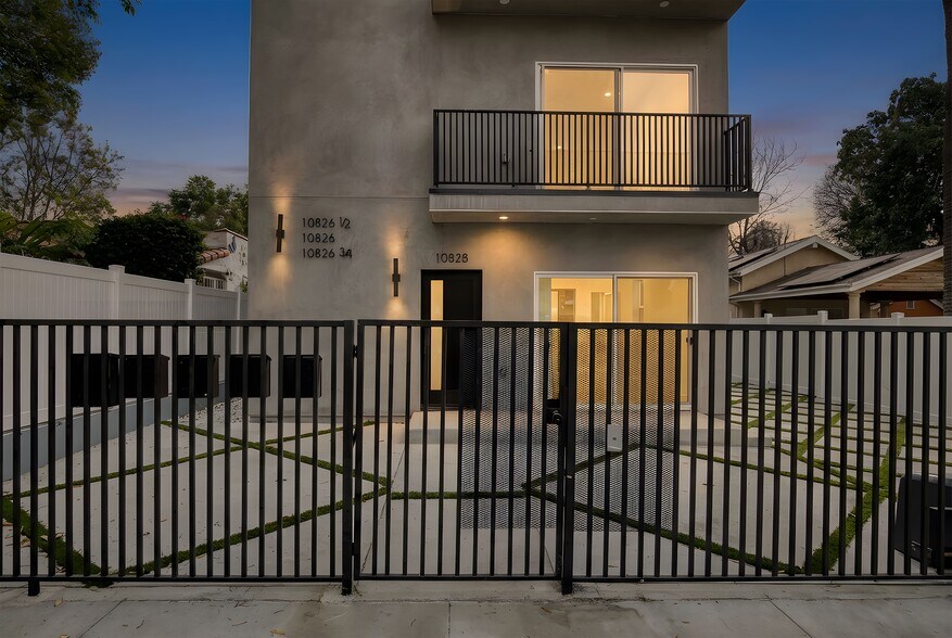 More Photos Of 10826 Hesby St, North Hollywood Apartments For Sale