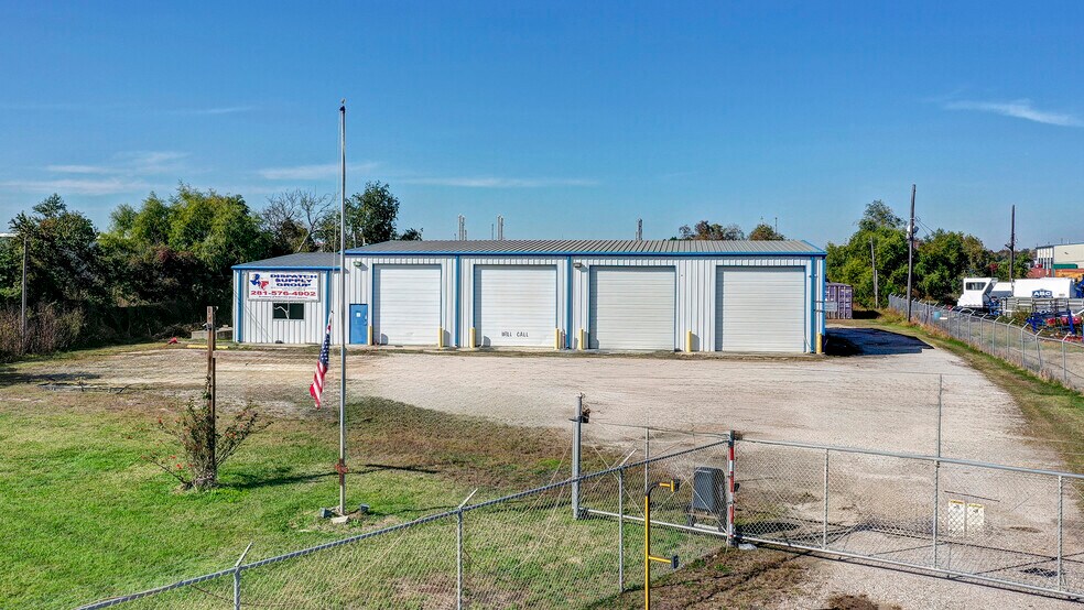 More Photos Of 11421 Interstate 10 E, Baytown Service For Lease