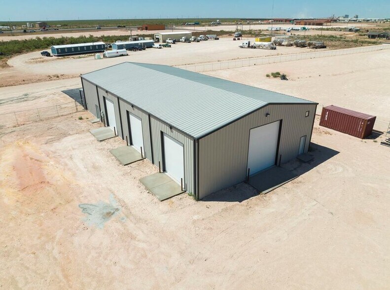 More Photos Of 14050 W Silver Fox Trl, Odessa Warehouse For Lease