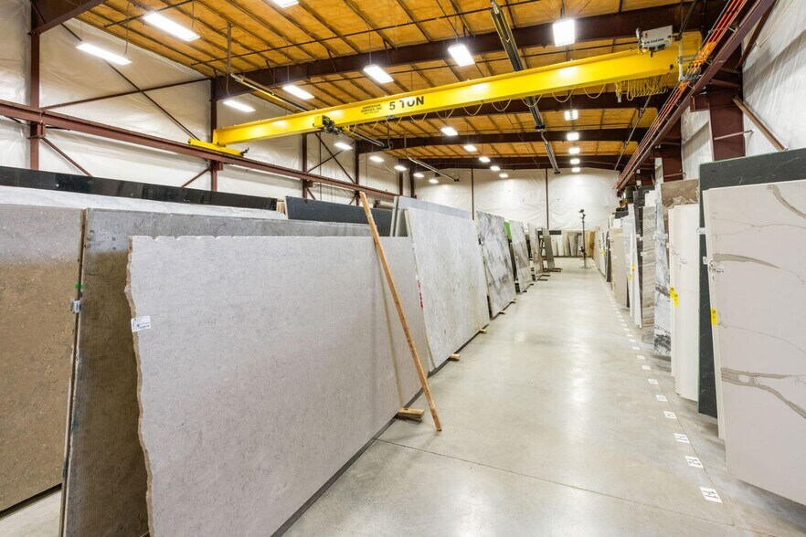 More Photos Of 12 Penny Ln, Gallatin Gateway Showroom For Sale