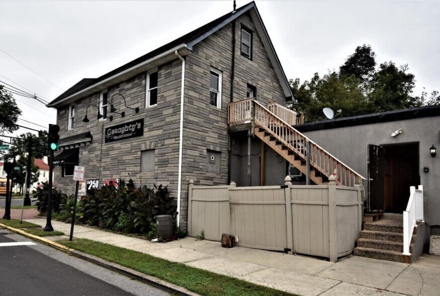 More Photos Of 148 W Broad St, Burlington Restaurant For Lease