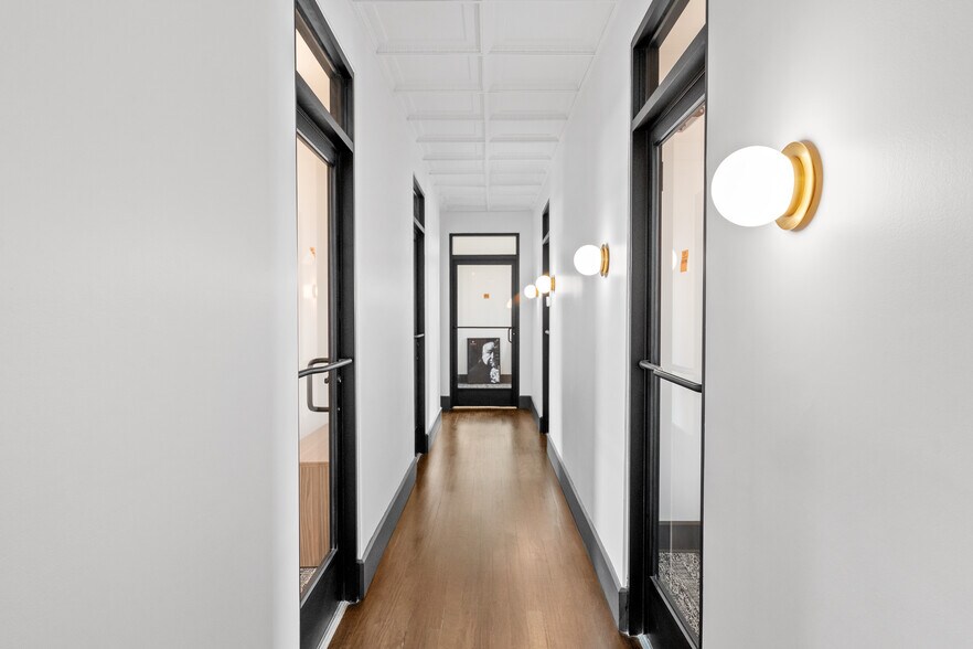 More Photos Of 2-8 W Main St, Carmel Storefront Retail Office For Lease