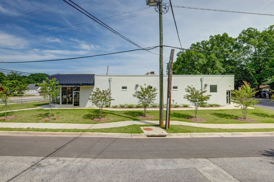 More Photos Of 1800 Laurens Rd, Greenville Freestanding For Lease