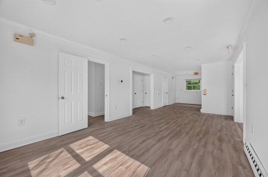 More Photos Of 25 Chesterfield Rd, East Lyme Office For Sale