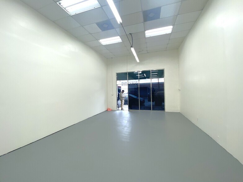 More Photos Of 1100-1106 S Los Angeles St, Los Angeles General Retail For Sale