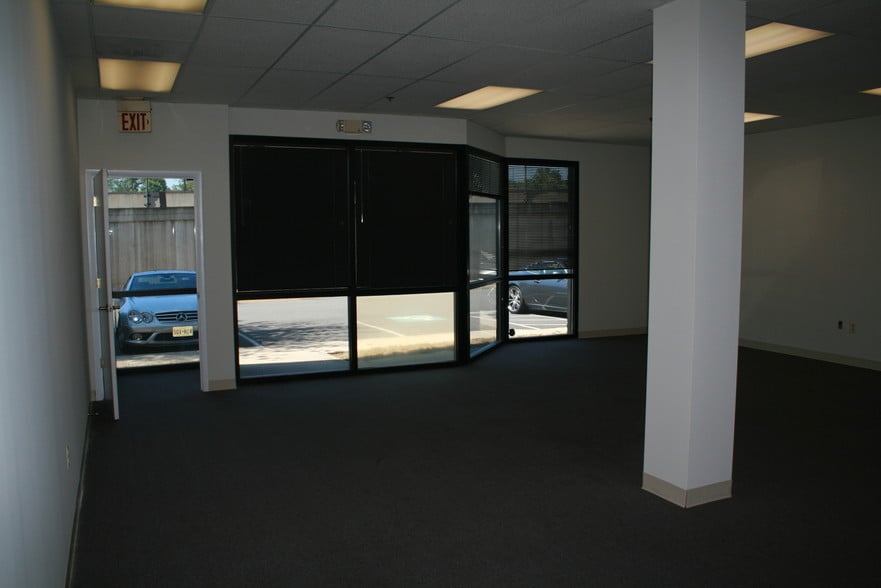 More Photos Of 8390 Terminal Rd, Lorton Flex For Sale