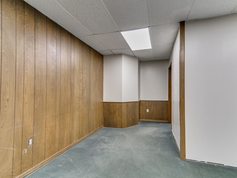 More Photos Of 6700 S Western Ave, Oklahoma City Office For Sale
