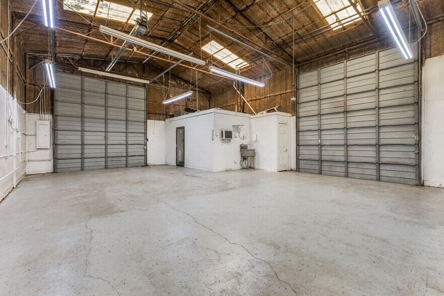 More Photos Of 305 W Aimee St, Forney Warehouse For Sale