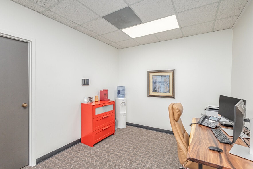 More Photos Of 2101 N Sardis Rd, Charlotte Office For Sale