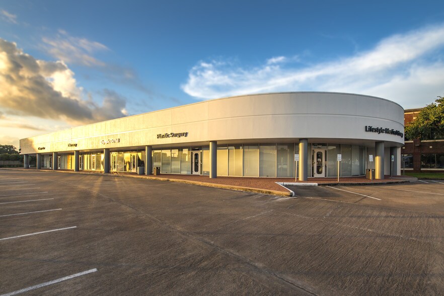 More Photos Of 14815-14863 Southwest Fwy, Sugar Land Medical For Lease