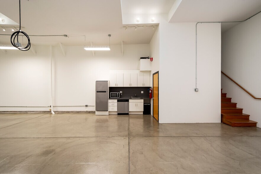 More Photos Of 450 Clementina St, San Francisco Showroom For Lease