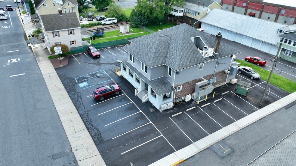 More Photos Of 550 S Main St, Nazareth General Retail For Sale