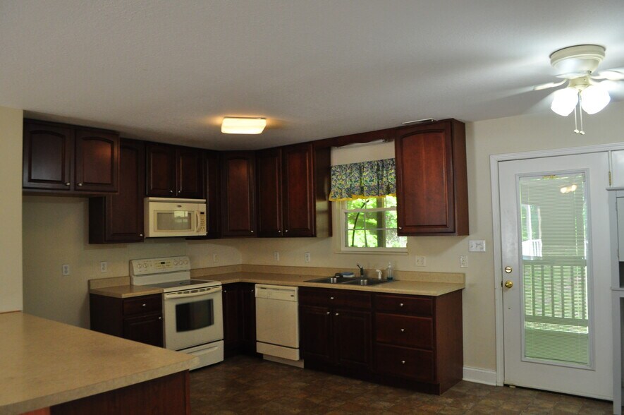 More Photos Of 6447 Rutledge Pike, Knoxville Office For Sale