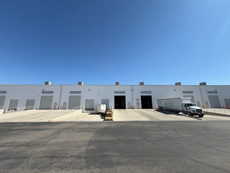 More Photos Of 6320 S Sandhill Rd, Las Vegas Warehouse For Lease