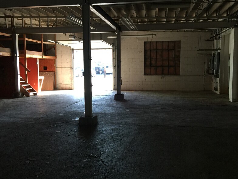 More Photos Of 1756 Tennessee Ave, Cincinnati Warehouse For Lease