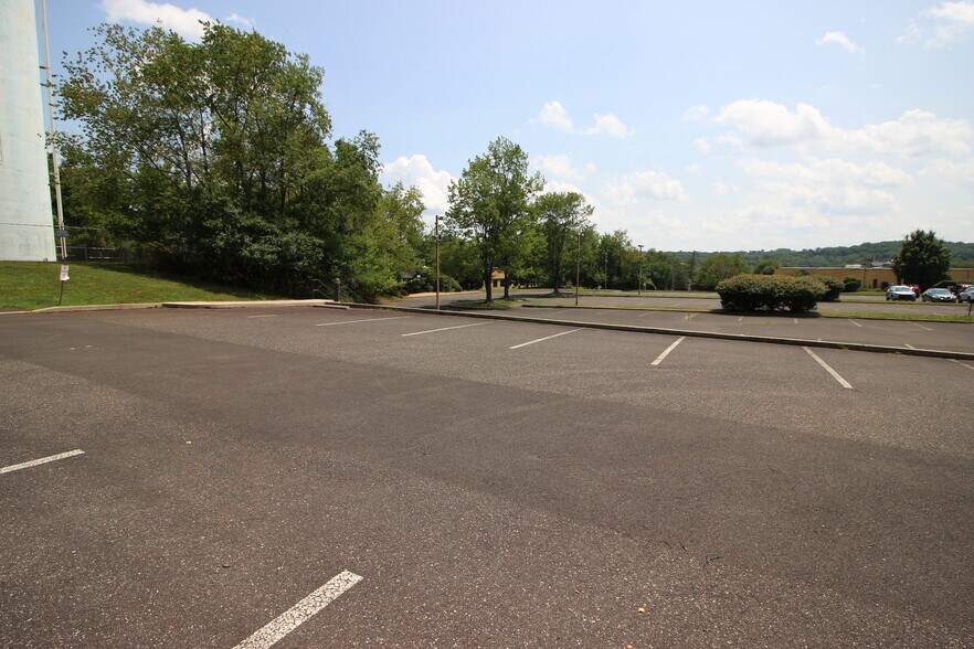 More Photos Of 455 Maryland Dr, Fort Washington Light Manufacturing For Sale