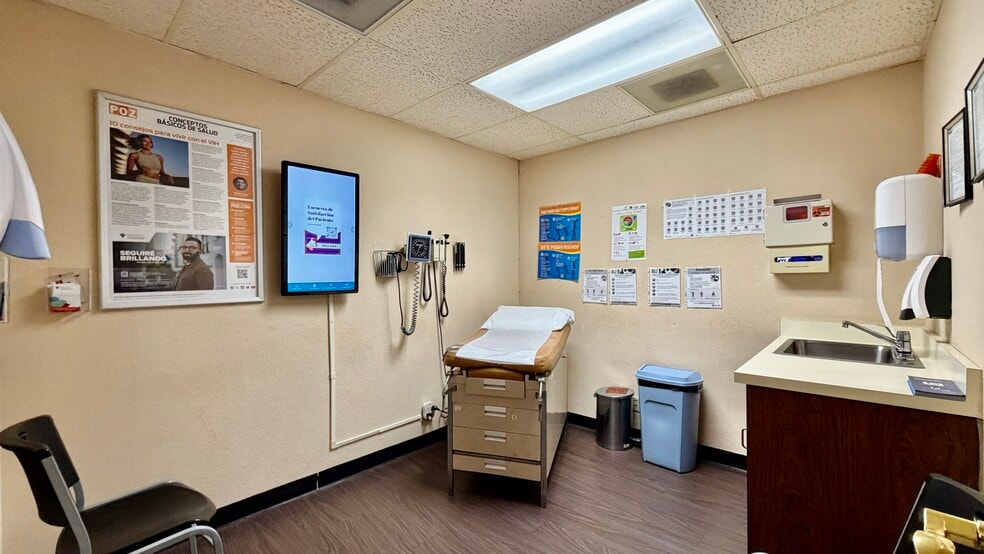More Photos Of 12610 Glenoaks Blvd, Sylmar Medical For Sale