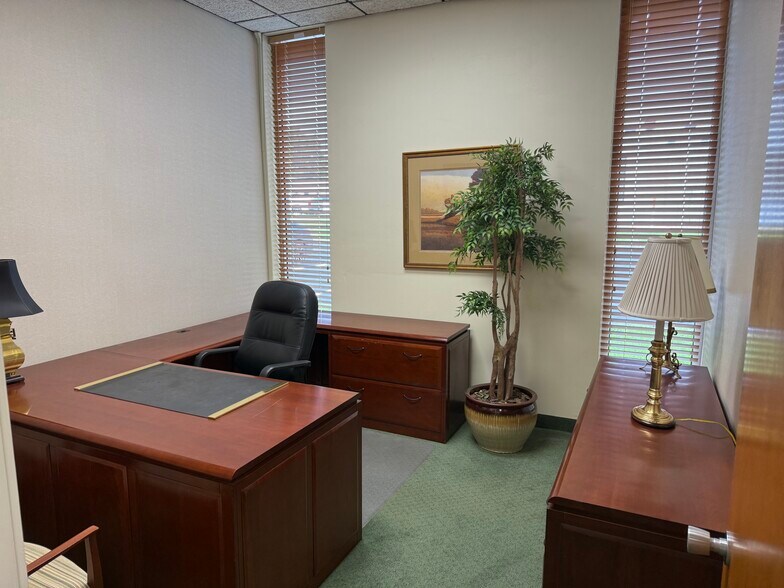 More Photos Of 510 Plaza Blvd, Kinston Office For Lease