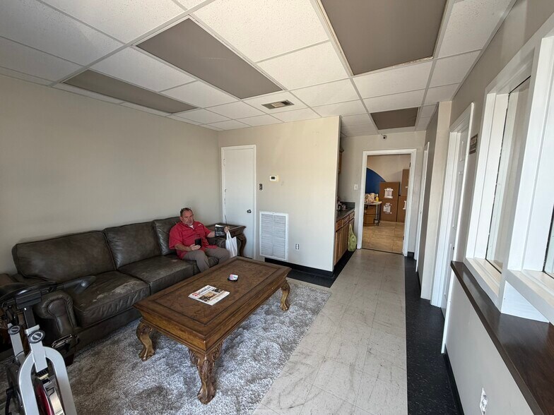 More Photos Of 2601 Lexington St, Kenner Warehouse For Sale