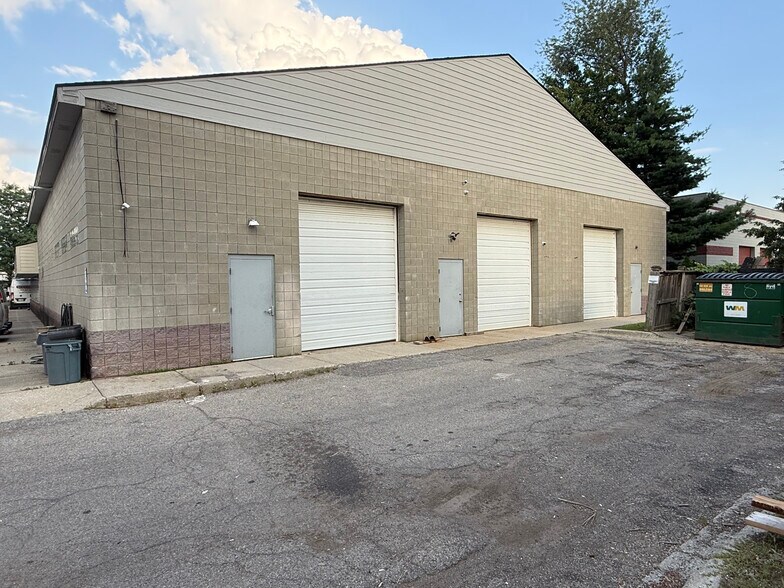 More Photos Of 4210-4214 Martin Rd, Commerce Township Flex For Lease