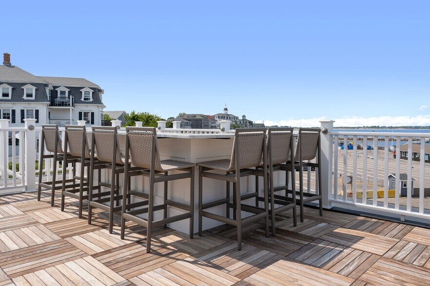 More Photos Of 212 Water St, Block Island Storefront For Sale