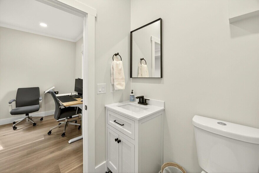 More Photos Of 111 Cedar St, Rogue River Office Residential For Sale