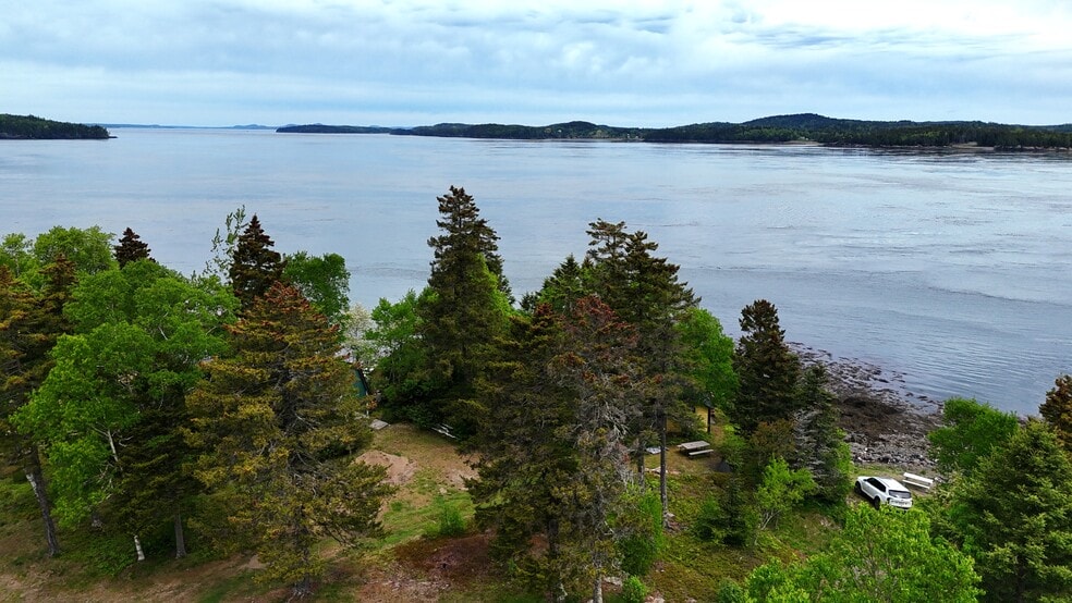 More Photos Of 24 Harris Point Rd, Eastport Hotel For Sale