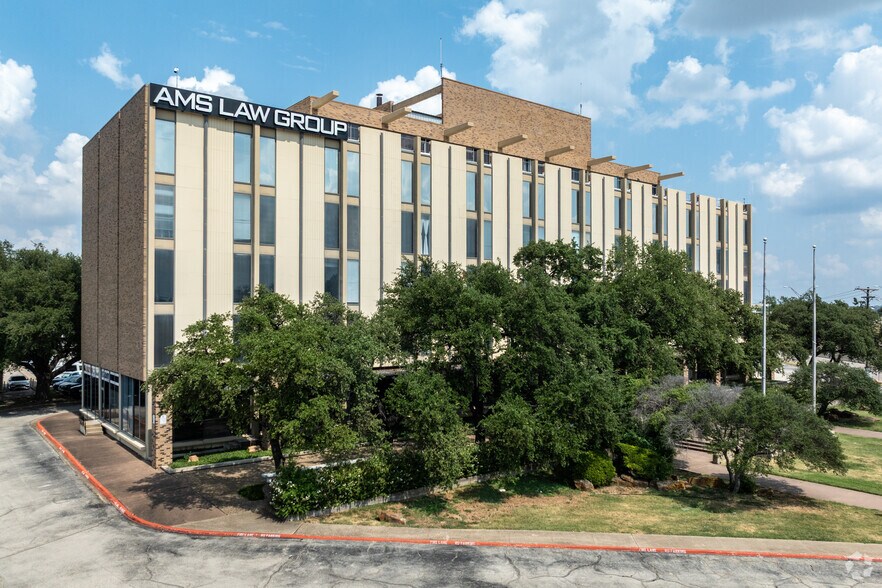 More Photos Of 811 S Central Expy, Richardson Office For Lease
