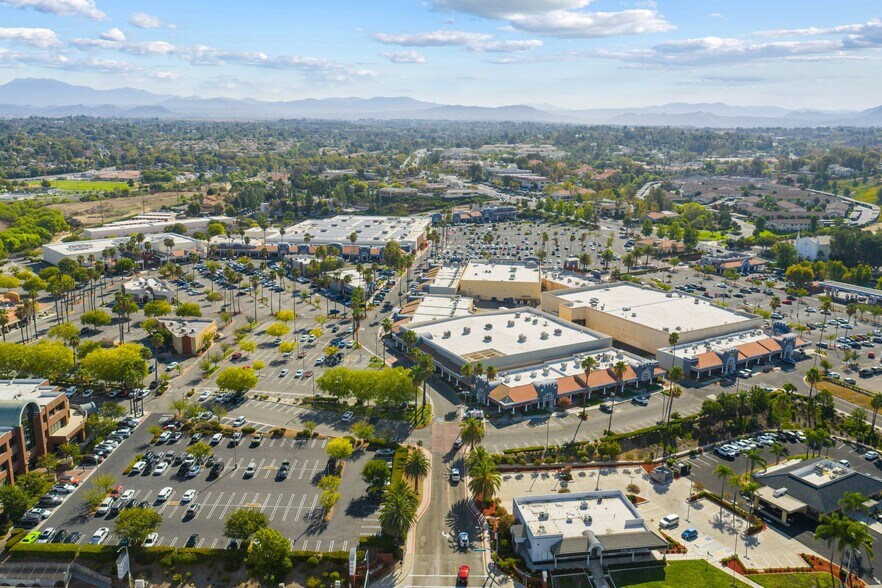 More Photos Of 27520 Ynez Rd, Temecula General Retail For Sale