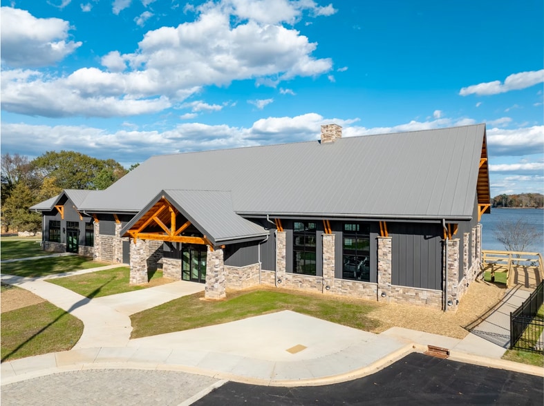 More Photos Of 11728 Mountain Island Brook Ln, Charlotte Restaurant For Lease