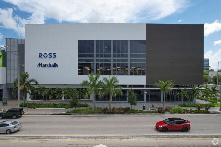 More Photos Of 8700 NW 36th St, Doral Department Store For Lease