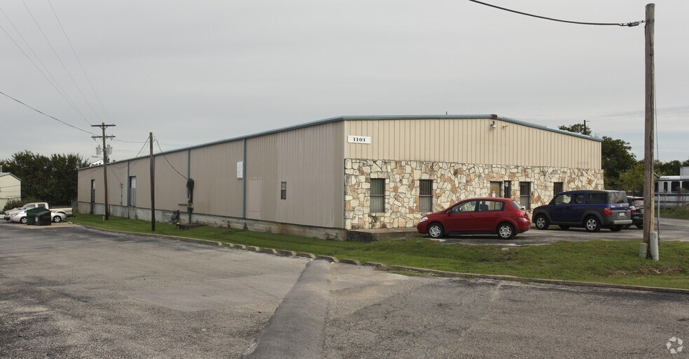 More Photos Of 1101 Regal Row, Austin Warehouse For Lease